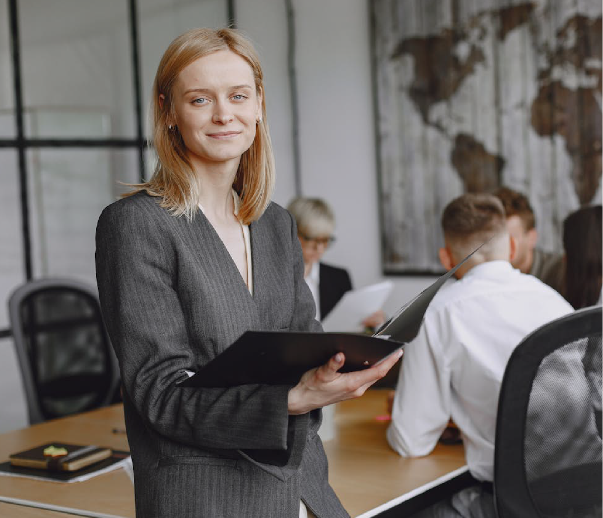 Profesional de interpretación técnica en oficina