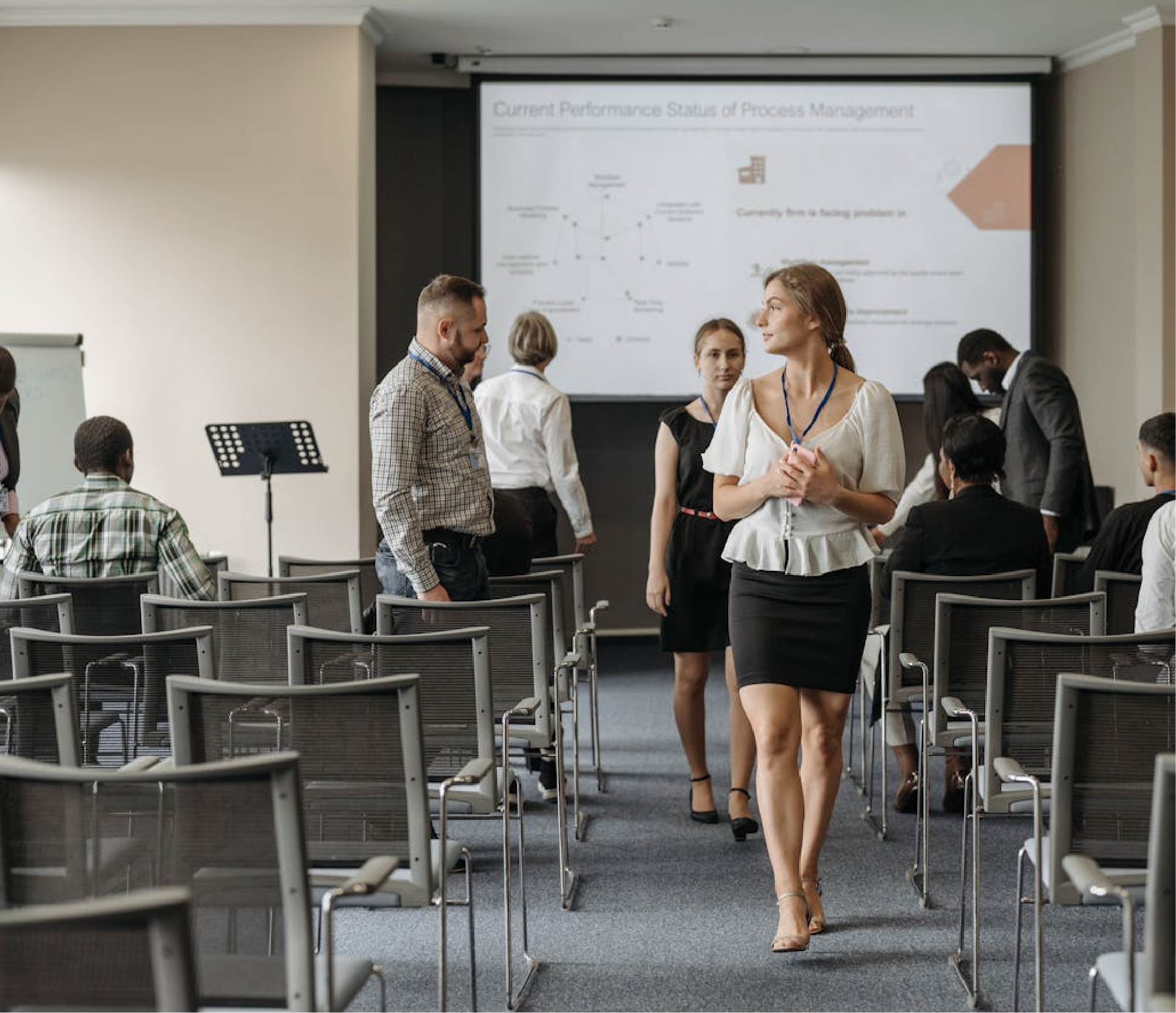 Equipo en sala de capacitación industrial